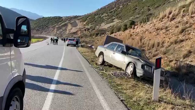 Ora News - Makina del nga rruga në Memaliaj, vdesin tragjikisht 2 mësues