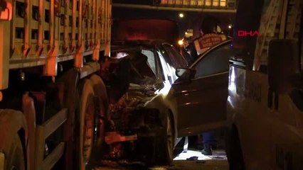 İzmir otomobil park halindeki tır'a çarptı: 1 ölü