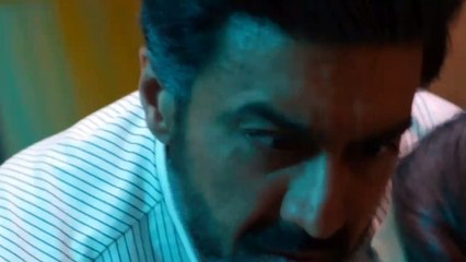 See how beautiful Jennifer faced her enemy