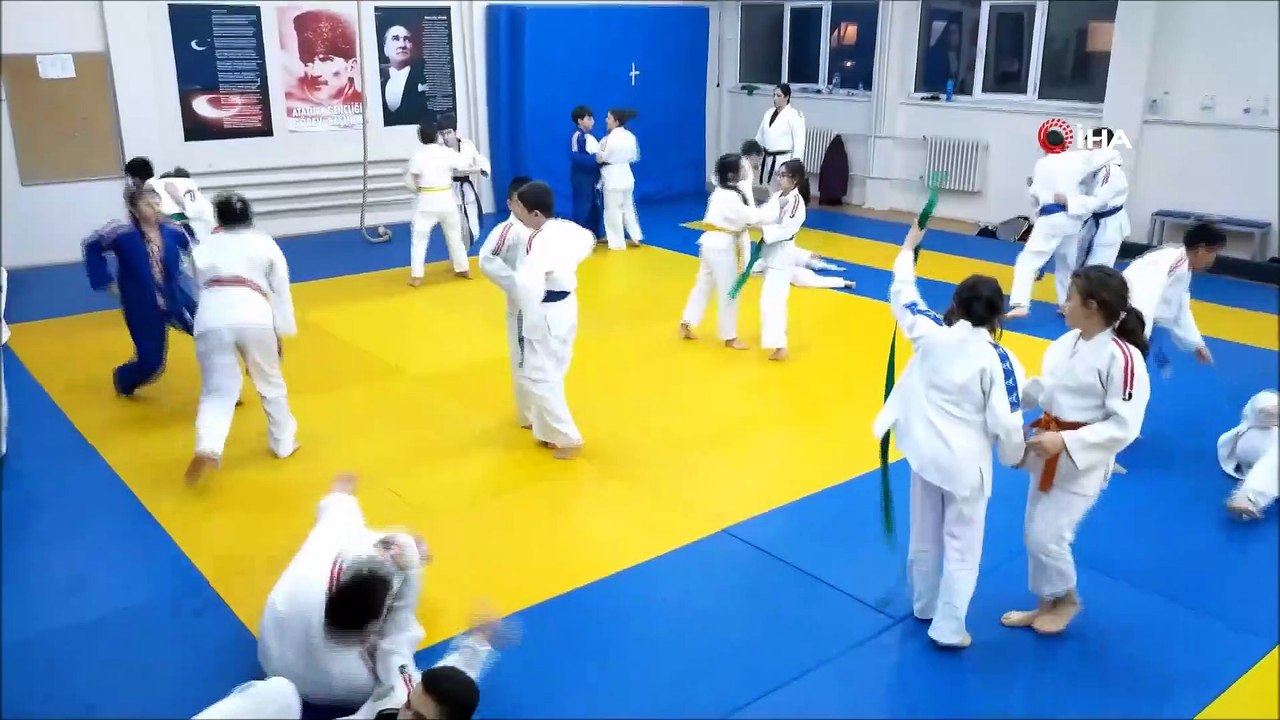 Down Sendromlu Aleyna Türkiye’yi Temsil Edecek