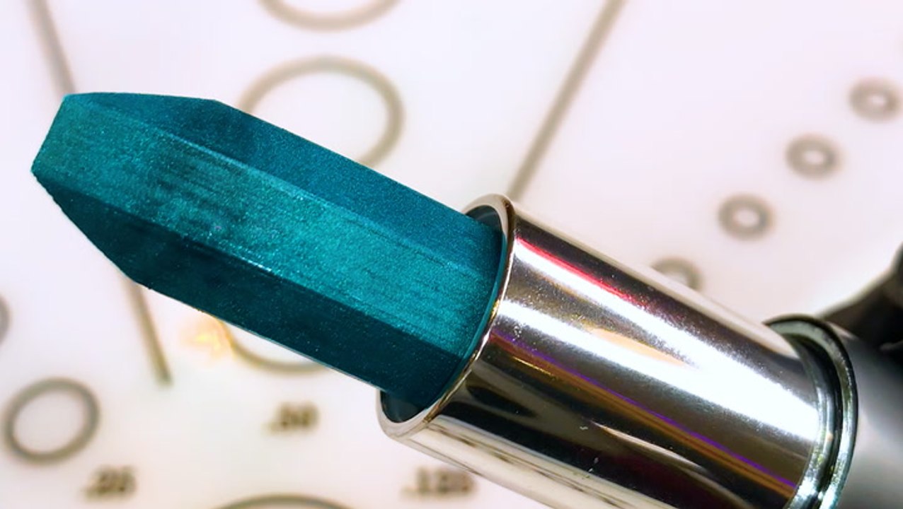 You can customize unique lipsticks at this lip bar in Dallas video