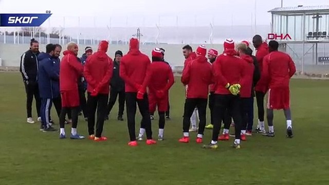 Sivasspor 12 oyuncuyla çalıştı! Rıza Çalımbay tepkili…