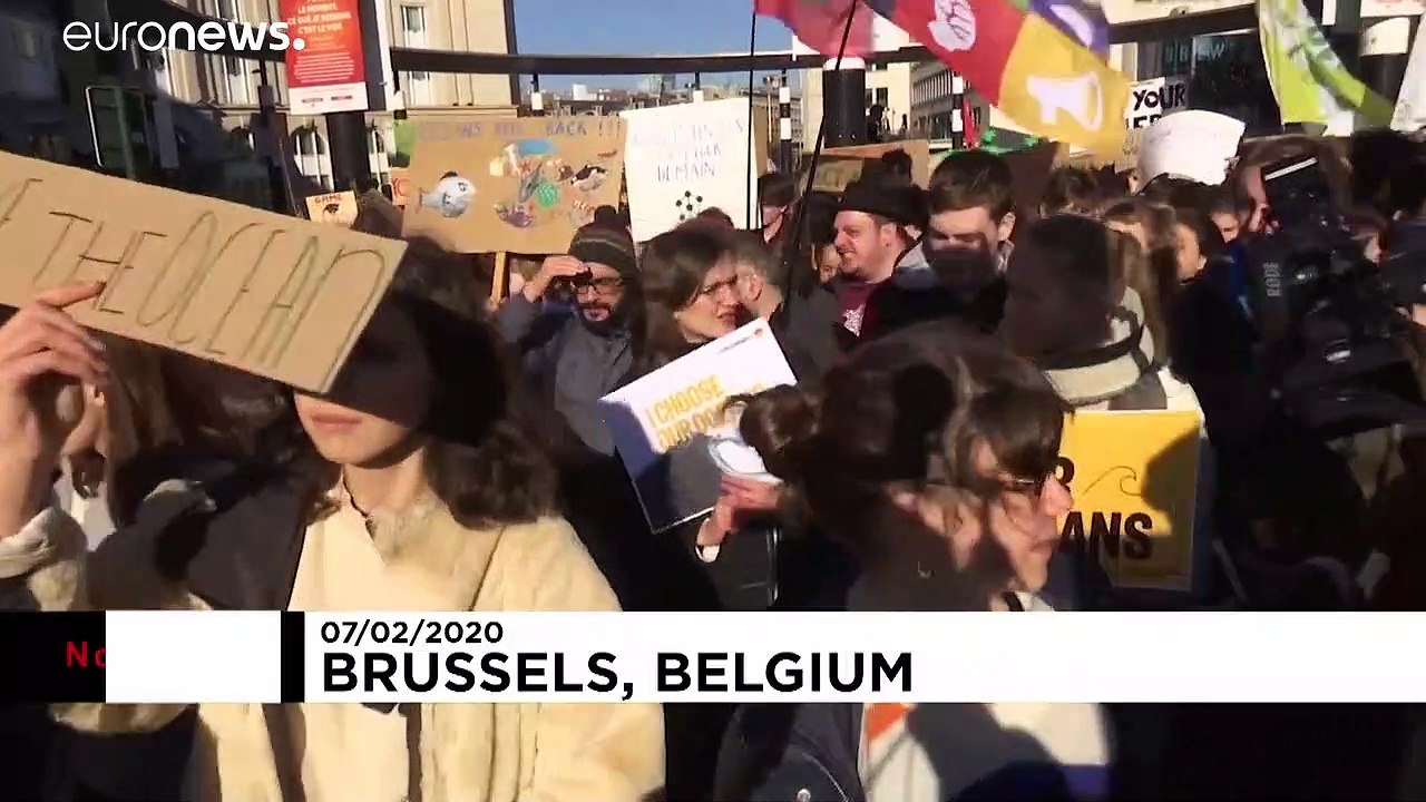 Klima-AktivistInnen in Brüssel marschieren für Schutz der Meere