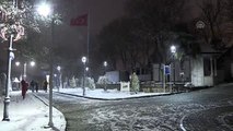 İstanbul'da kar etkisini artırdı - Çamlıca Tepesinde kar yağışı