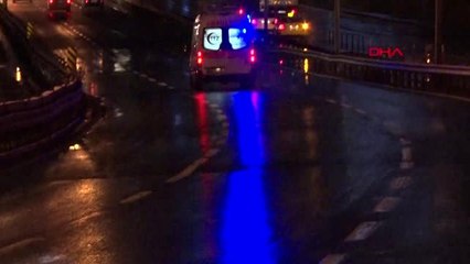 Otomobil kamyonete arkadan çarptı: 1'i ağır, 3 yaralı