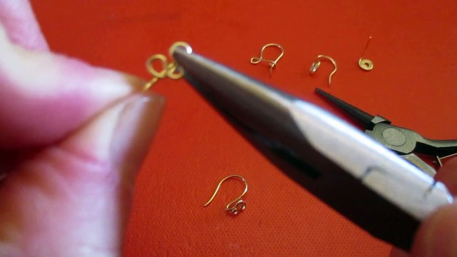 Tutorital de Como Hacer Seis diferentes Tipos de Gancho Para Aretes con Alambre