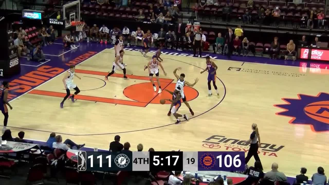 A big slam by Tariq Owens!