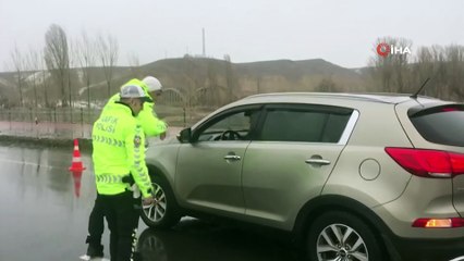 Erzurum-Ağrı karayolu tipi nedeniyle trafiğe kapandı