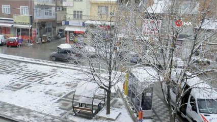 Vatandaşlar kar yağışına hazırlıksız yakalandı