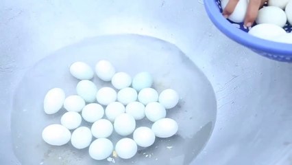 Cambodian food - Balut eggs with coconut - ស្ងោពងទាកូនជាមួយទឹកដូង - ម្ហូបខ្មែរ