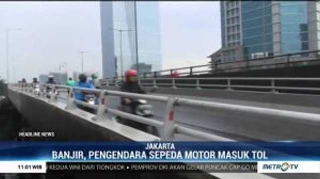 Banjir di Jalan Yos Sudarso, Pengendara Sepeda Motor Nekat Masuk Tol