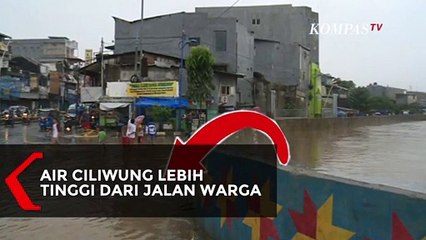 Volume Air Sungai Ciliwung Lebih Tinggi dari Jalan