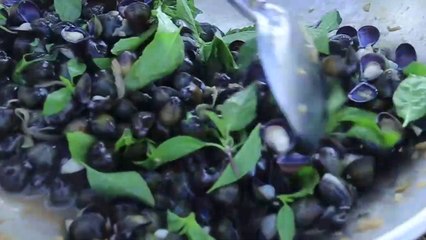 Cambodian food - Fried River shell with herp - ឆាលៀស - ម្ហូបខ្មែរ