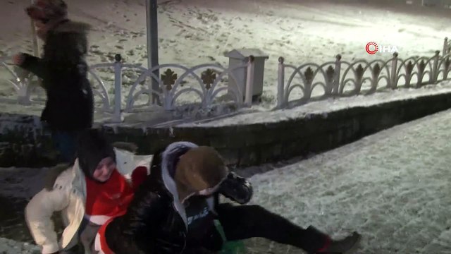 Gece yarısına aldırış etmeden karın tadını çıkarttılar