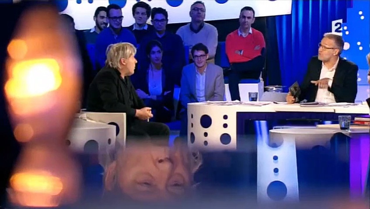 Victime d'un cancer, le chanteur Arno annonce ce matin qu'il reporte treize concerts de sa tournée en France, aux Pays-Bas et en Suisse