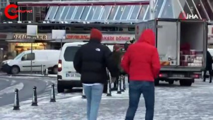 Taksim beyaza büründü