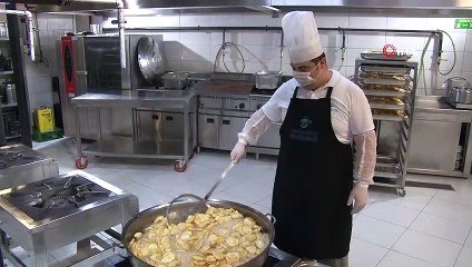 Beykoz'da soğuk kış günlerinde ihtiyaç sahiplerine yemek dağıtılıyor