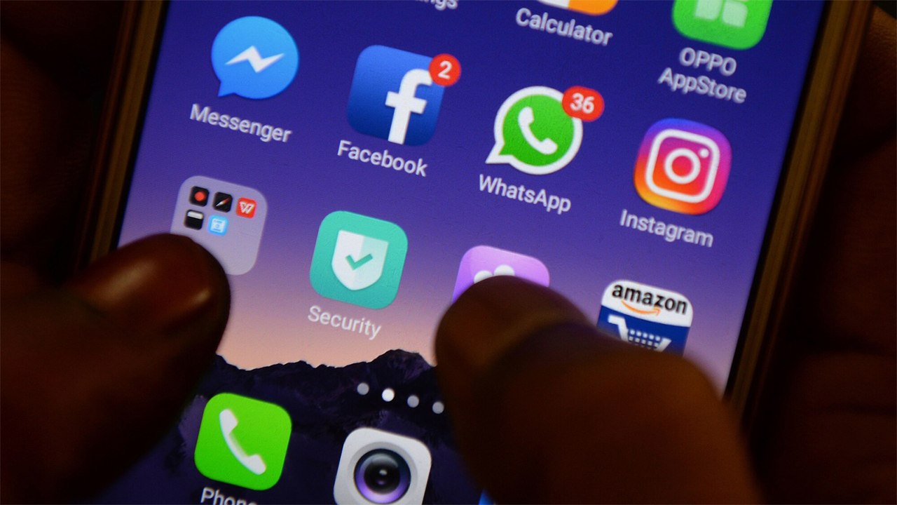 بتهمة اختراق هواتف نشطاء وحقوقيين.. واتساب تقاض...