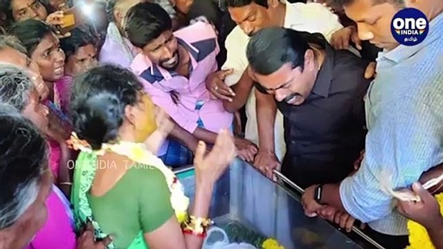 டிரைவர் அன்புவின் சடலத்தை தன் தோளில் தூக்கி சென்ற சீமான்