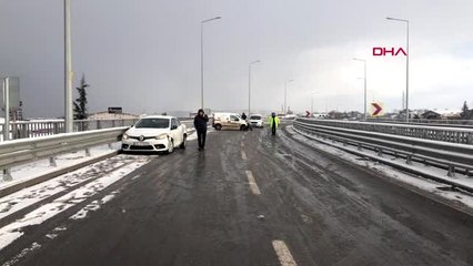 Sakarya'da buzlanma nedeniyle 9 araç birbirine girdi
