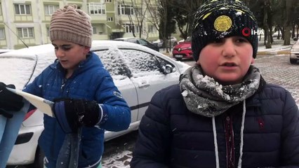İstanbul güne karla uyandı, çocuklar fırsatı kaçırmadı