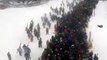 Des milliers de skieurs attendent pour prendre les remontées mécaniques !