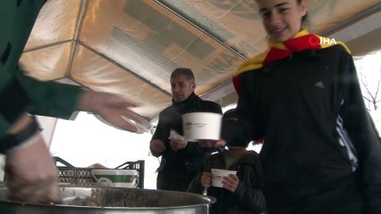 Karla kaplanan Elazığ'da, çadırkentte yaşam