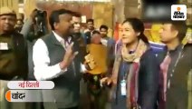 पोलिंग बूथ का जायजा लेने पहुंचीं कांग्रेस प्रत्याशी लांबा अभद्र टिप्पणी पर भड़कीं, आप समर्थक को थप्पड़ मारने की कोशिश की