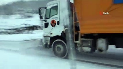 Kar yağışı kent merkezini beyaza bürüdü