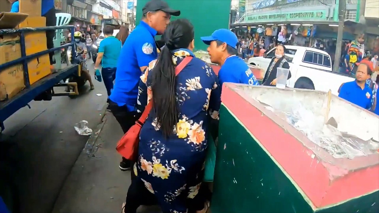 TENSYON SA ISINAGAWANG CLEARING OPERATION NG MMDA SA PASAY CITY PART 1