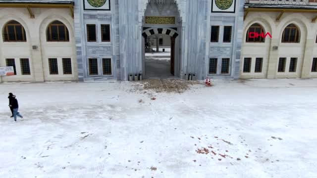 Beyaza bürünen çamlıca camii havadan görüntülendi