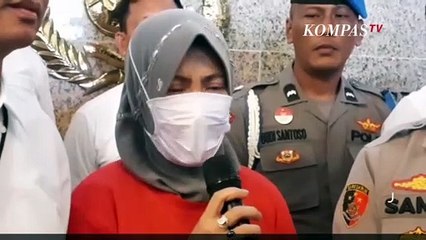 Sambil Menangis, Bu Risma Ingat Orang Tuanya