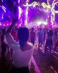 சாக்ஷி அகர்வால் கோவாவில் ஆடிய அழகு நடனம் - வீடியோ