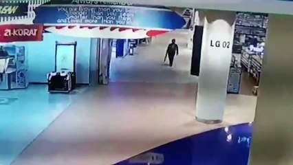 Un soldado mata a 12 personas en Tailandia y se atrinchera con rehenes en un centro comercial