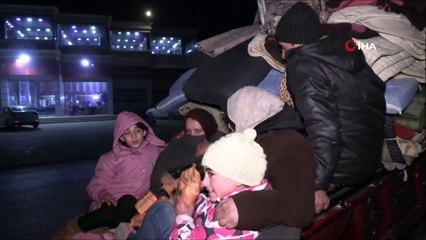 - 561 insani yardım tırı İdlip’e ulaştı- Türkiye’nin birçok şehrinden hayırseverlerin katkılarıyla gönderilen 14 bin ton ağırlığında 561 tır dolusu insani yardım malzemesi, sınır ötesine ulaştırıldı