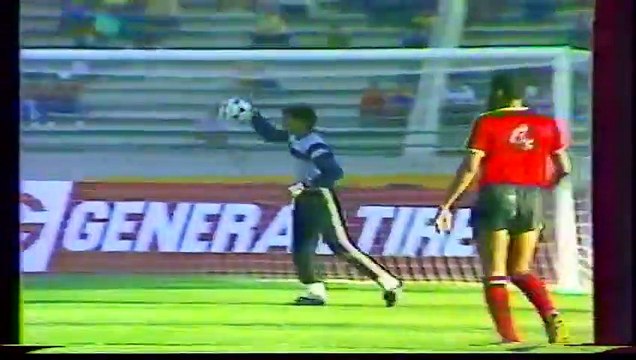 الشوط الثاني مباراة الزمالك و الجيش الملكي 1-0 ذهاب نصف نهائي دوري ابطال افريقيا 1985