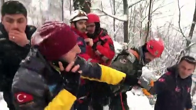 Güzeldere Köyünde Kepçe Uçuruma Düştü 1 ölü 2 ağır yaralı