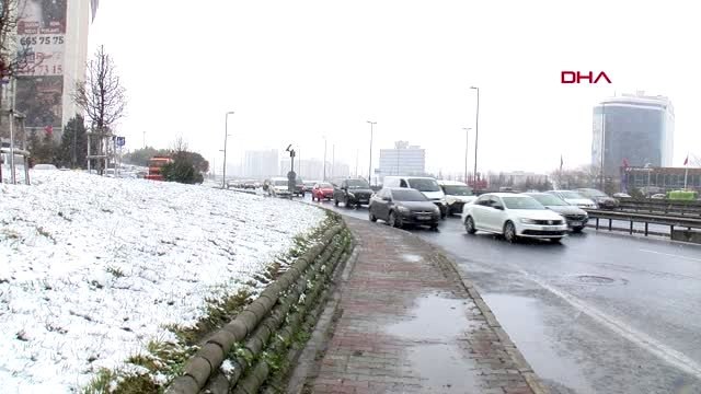 İstanbul'da kar, kent beyaza büründü