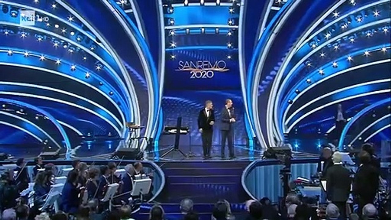 Incroyable incident au Festival de la chanson de Sanremo : Deux chanteurs règlent leur compte en direct sur scène et l'un deux quitte le spectacle