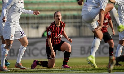 Fiorentina come back to beat AC Milan 2-1