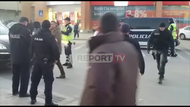 Report TV -Edhe Fieri i ‘rrethuar’ nga FNSH-ja, kontrolle për makinat luksoze