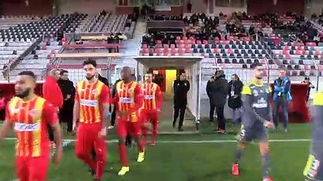 FC Martigues - Marignane Gignac : l'entrée des joueurs sur la pelouse