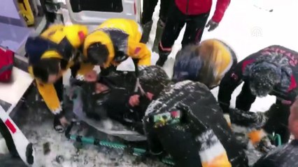 Yol açma çalışması yapan iş makinesi uçuruma yuvarlandı: 1 kişi yaşamını yitirdi