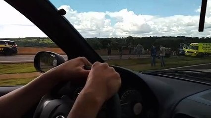 Grave acidente entre ônibus e carro é registrado na BR-277
