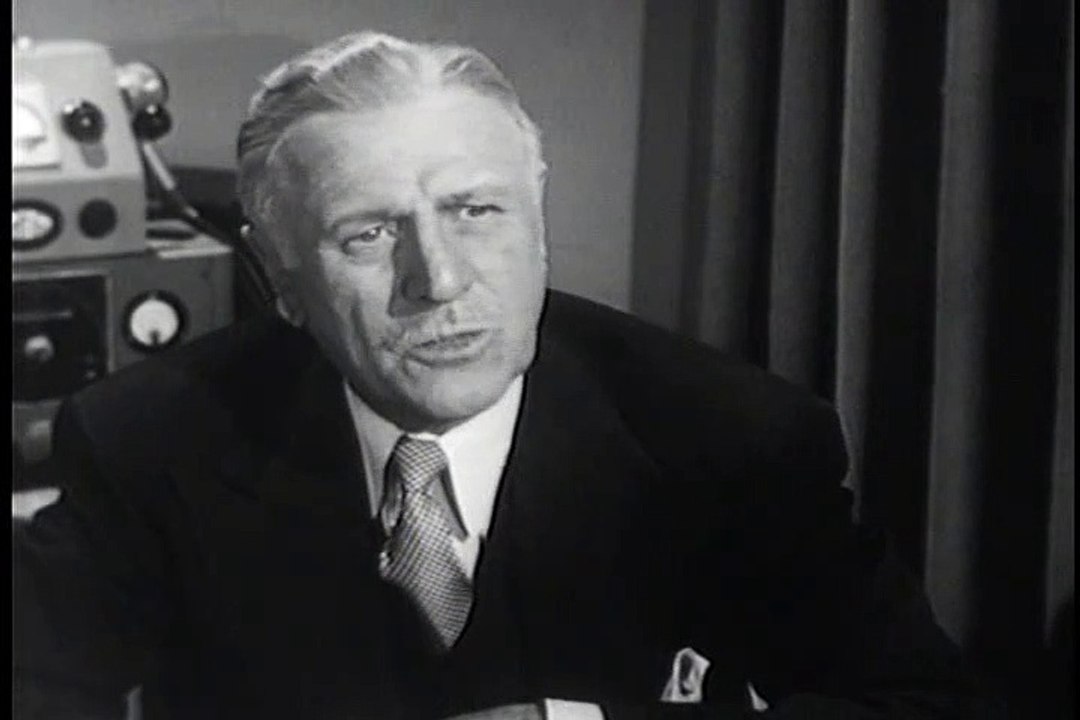 Atom Man vs Superman (1950)  Chapter 01 - Superman Flies Again