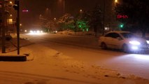 Karabük'te kar yağışı ulaşımı etkiledi
