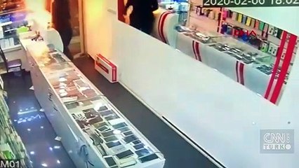 Neye uğradığını şaşırdı: "Bir anda elimde patladı"