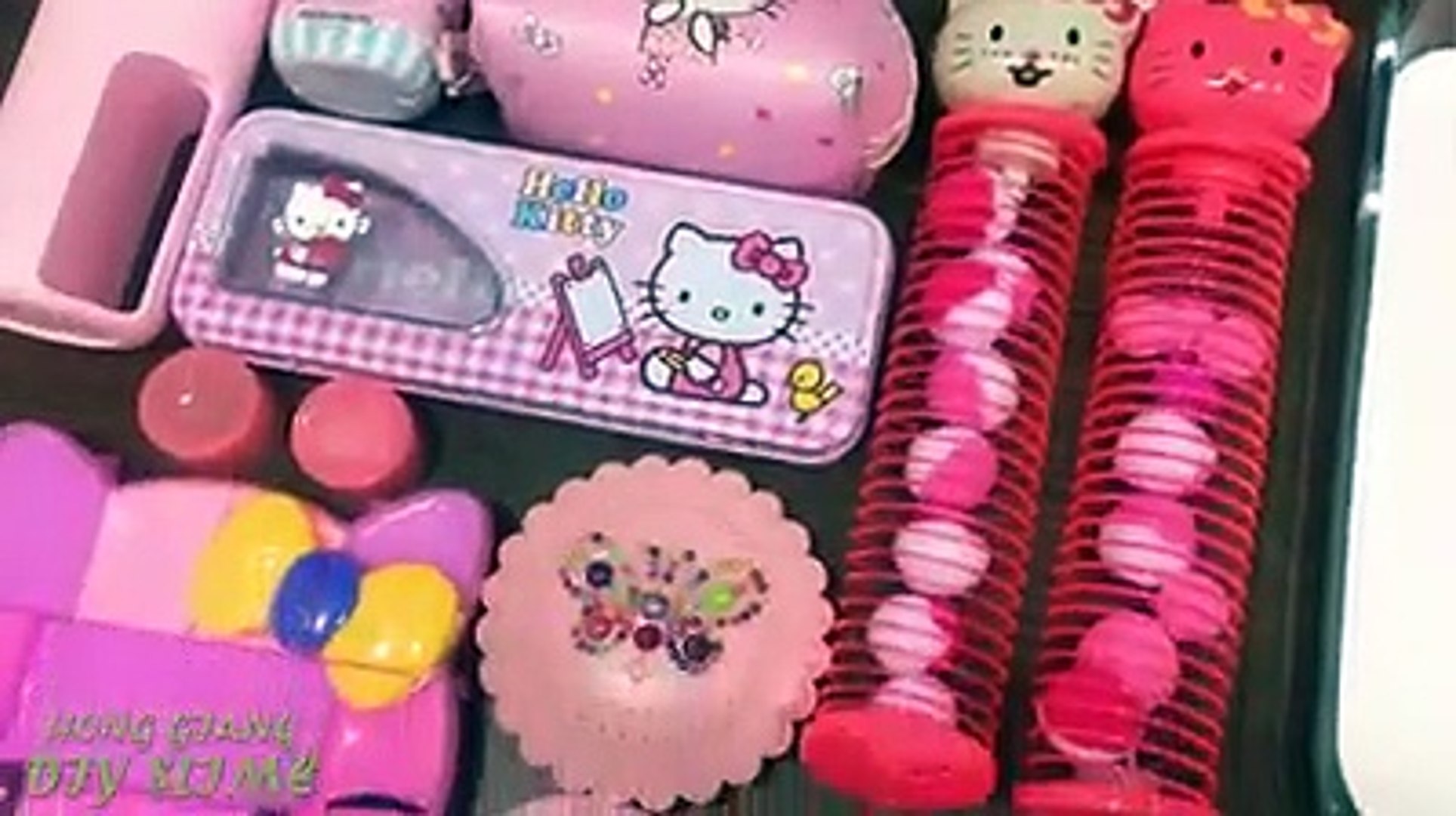 ⁣BLUE DOREAMON and PINK HELLO KITTY -- Mixing Random Things into GLOSSY Slime