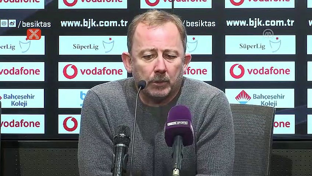 Sergen Yalçın: "Sağa sola bakmaktan oyuna bakamıyorum"