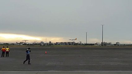 Plane carrying Filipinos from Hubei, China return home